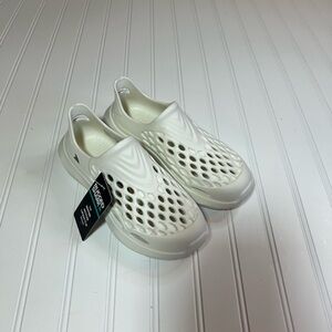 Kids White Size 2 Slip-On Sandals Beach Water Shoes NWT